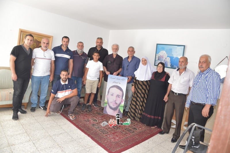IshayFridman's tweet photo. חבר מועצת השורא של מפלגת רעמ, איבראהים צרצור, הלך ביחד עם המחבל המשוחרר, רושדי אבו מוך (רוצח החייל משה תמם ז"ל) לחזק את ידי משפחת המחבל הערבי-ישראלי, איסלאם עיסא, שב-2011 ב"יום הנכבה" דהר במשאיתו בלב תא ורצח בדריסה את אביב מורג ז"ל ופצע עשרות. המפגש התקיים לפני שבועיים בכפר קאסם. https://t.co/C2bhL0aop9