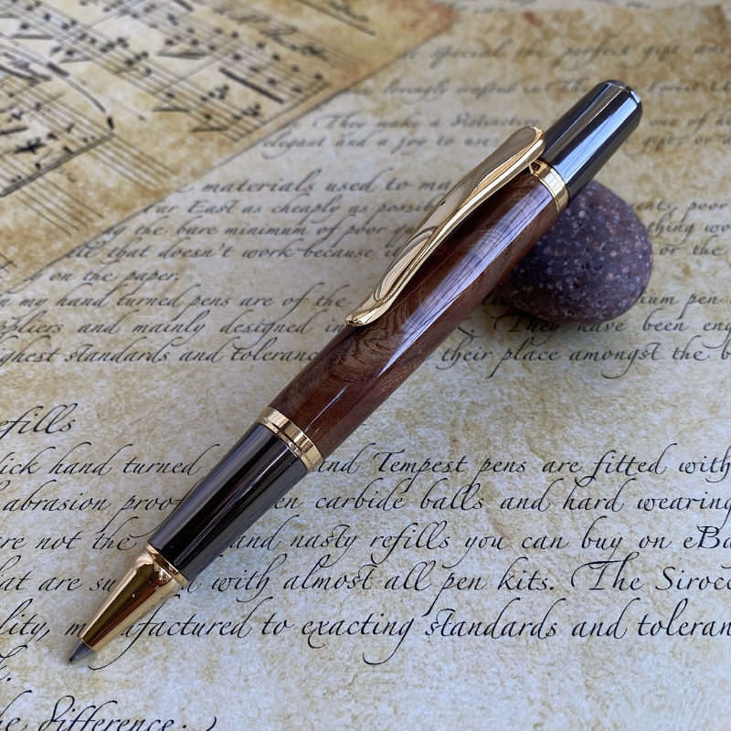 craftynickpens's tweet photo. Another English Elm twist pen. I just love the grain and deep finish on this pen but sadly I have very little elm left.
#crafts #handmade #pens #writingcommmunity https://t.co/uU1nfbe3HU