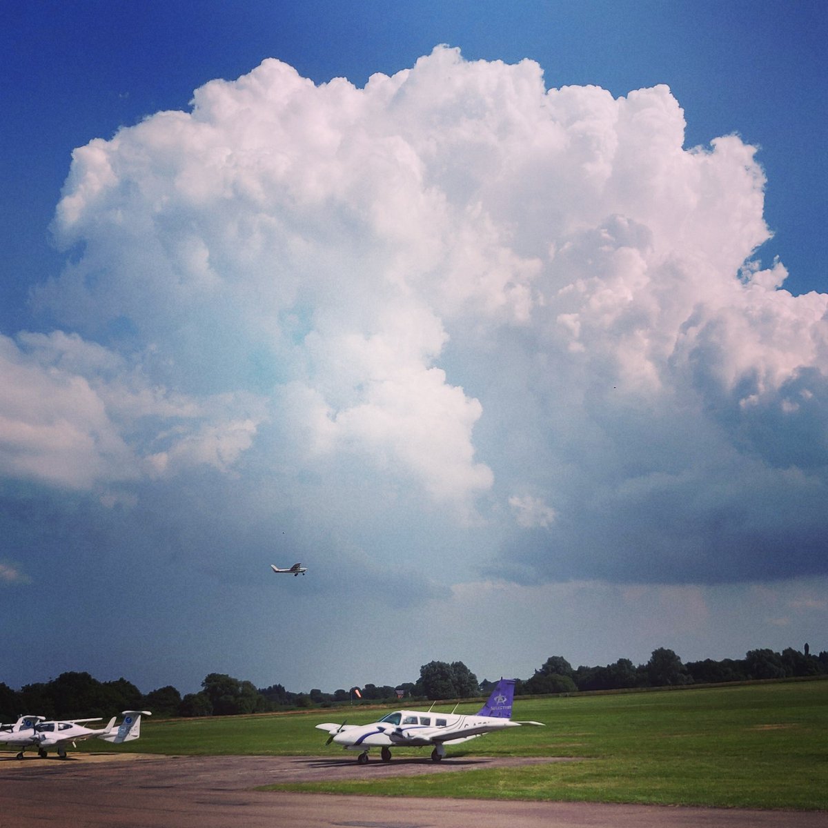 rishabh_rawal's tweet photo. Zeus preparing his bolts #clouds #aviation #avgeeek https://t.co/ctwyalDrlU