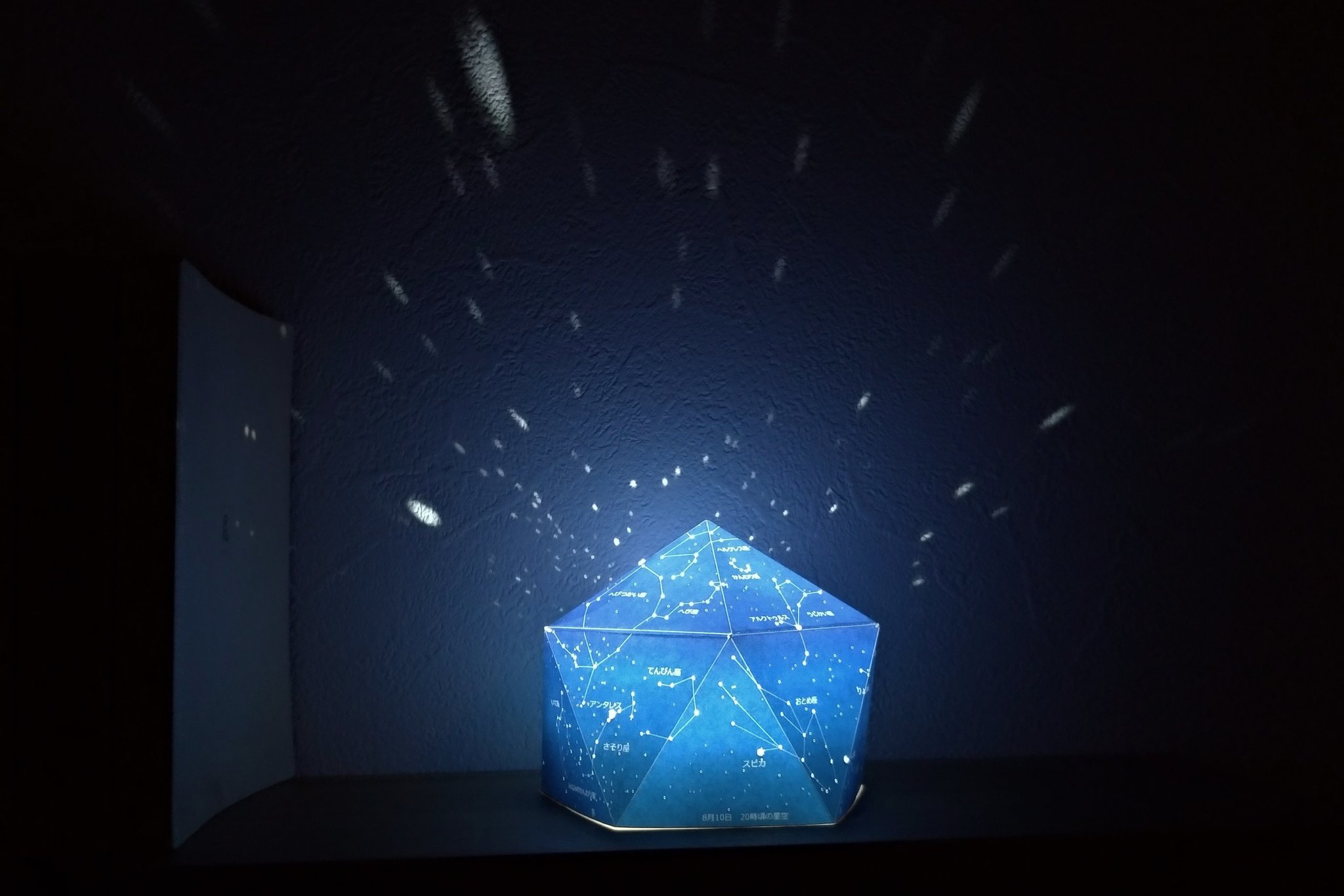 じゅんか この夏の星座を描いたプラネタリウムのペーパークラフトをネットプリントに登録しました 印刷して手作りして100均やスマホのライトで照らせば完成です セブンイレブン 予約番号 期限 7 28 ローソン ファミマ ユーザー番号 じゅんか この夏の星座を描いたプラネタリウムのペーパークラフトをネットプリントに登録しました 印刷して手作りして100均やスマホのライトで照らせば完成です セブンイレブン 予約番号 期限 7 28 ローソン ファミマ ユーザー番号