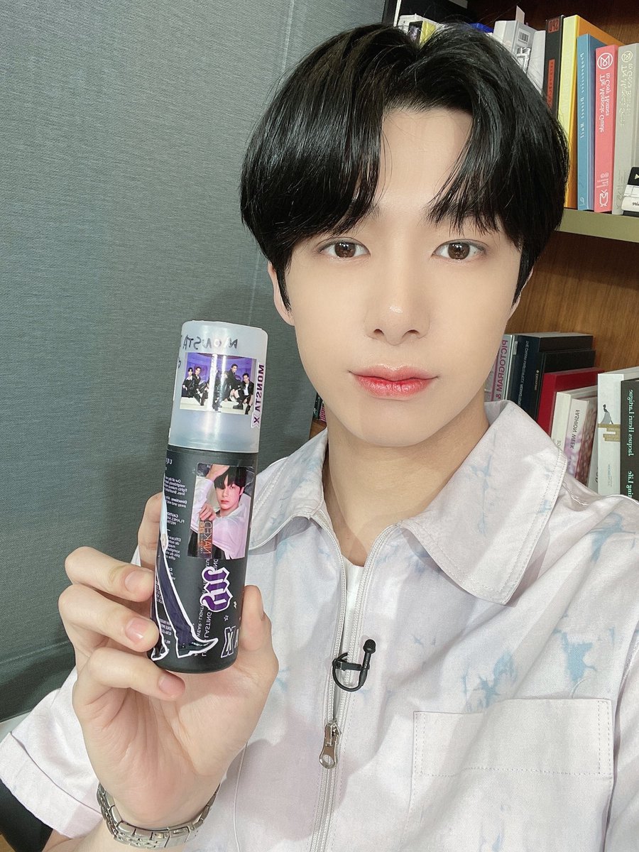 OfficialMONSTAX's tweet photo. 📸
#몬스타엑스
몬스타픽서 인증샷 도착

#MONSTAX #MONSTA_X
#어반디케이 #urbandecay
#몬스타픽서 #광고
#형원 #HYUNGWON
#주헌 #JOOHONEY
#IM #아이엠 https://t.co/At1shbyYGK
