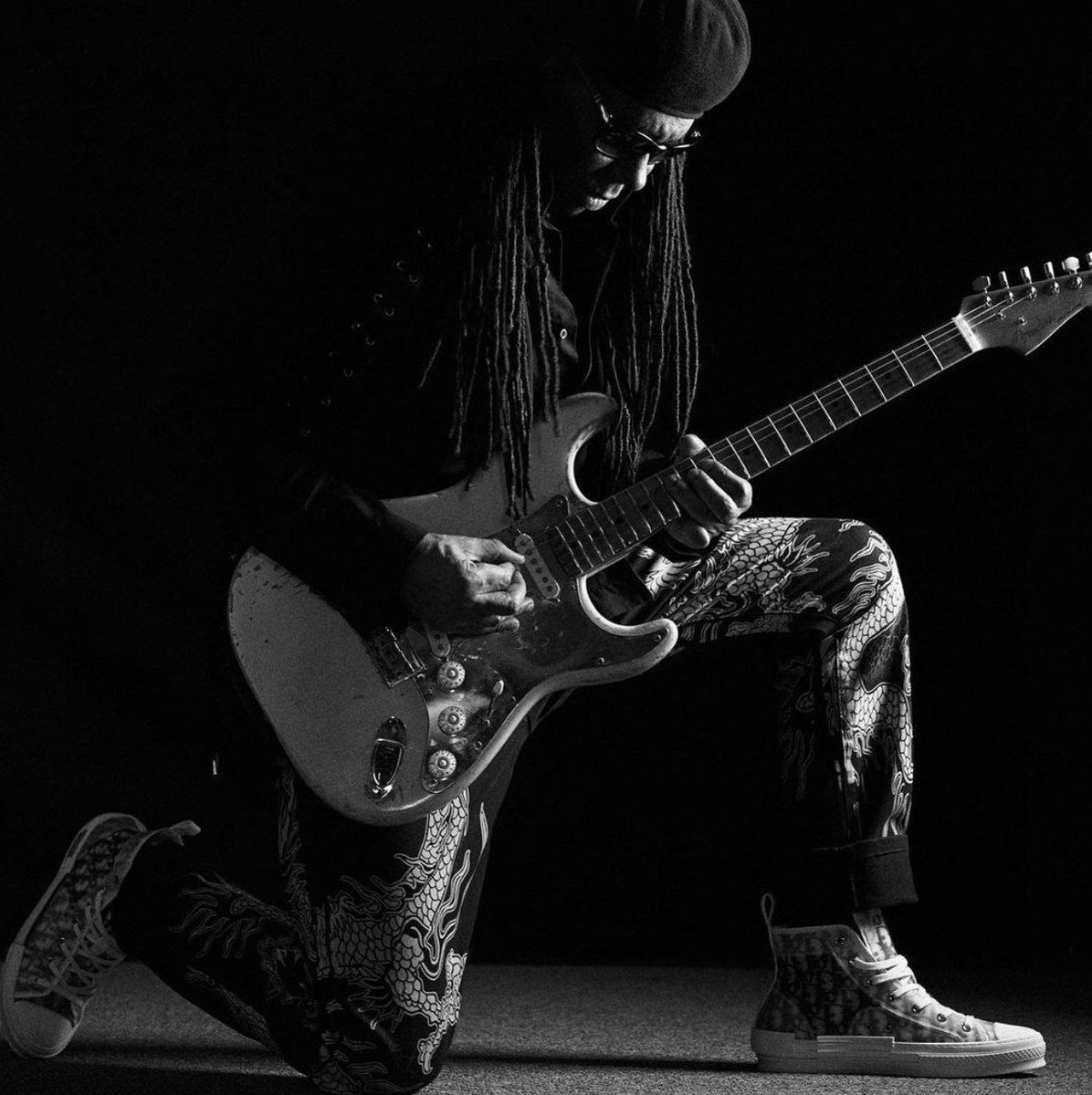 hereintheroom's tweet photo. What better way to spend your weekend than being sat with one of the most influential artists in the game?🎸

Find out all about Nile’s love and passion for music, and so much more!
Hit the link in our bio to get your questions answered

📸@nilerodgers https://t.co/YFXGMSxCYF