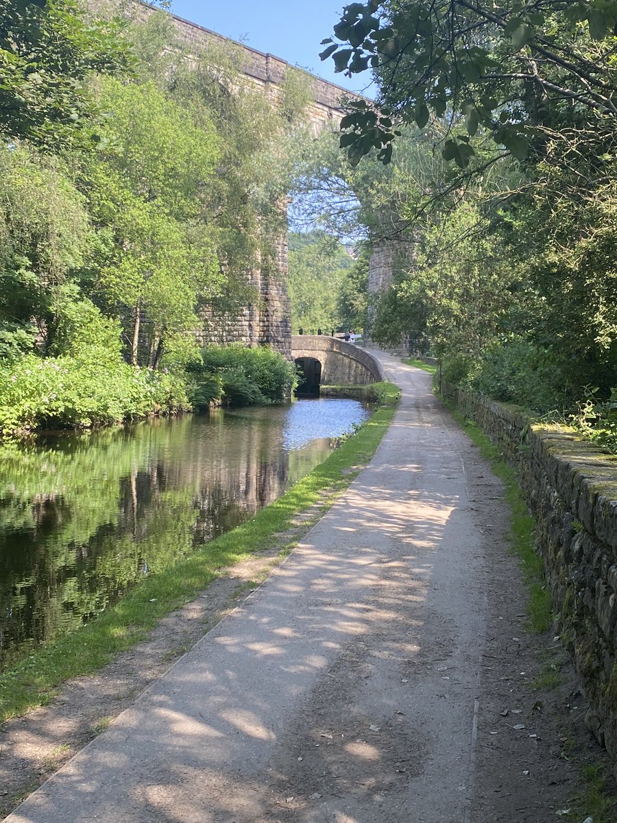 Beautiful cool walk along Uppermill canal this morning @CanalRiverTrust #canalwalks