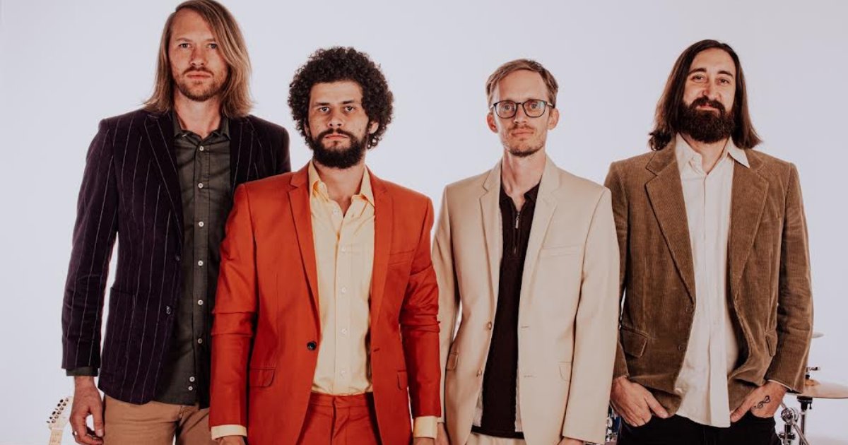 .<a href="/CherryVynil/">Cherry Vynil</a> reimagine Coldplay’s hit in their latest single #Lights: bit.ly/3eFewug