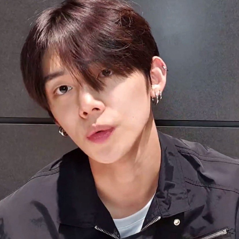txt_sarangdan2's tweet photo. 오늘 연준이 완전 데뷔 초 때 같아 . . https://t.co/Is1SYVYg5b