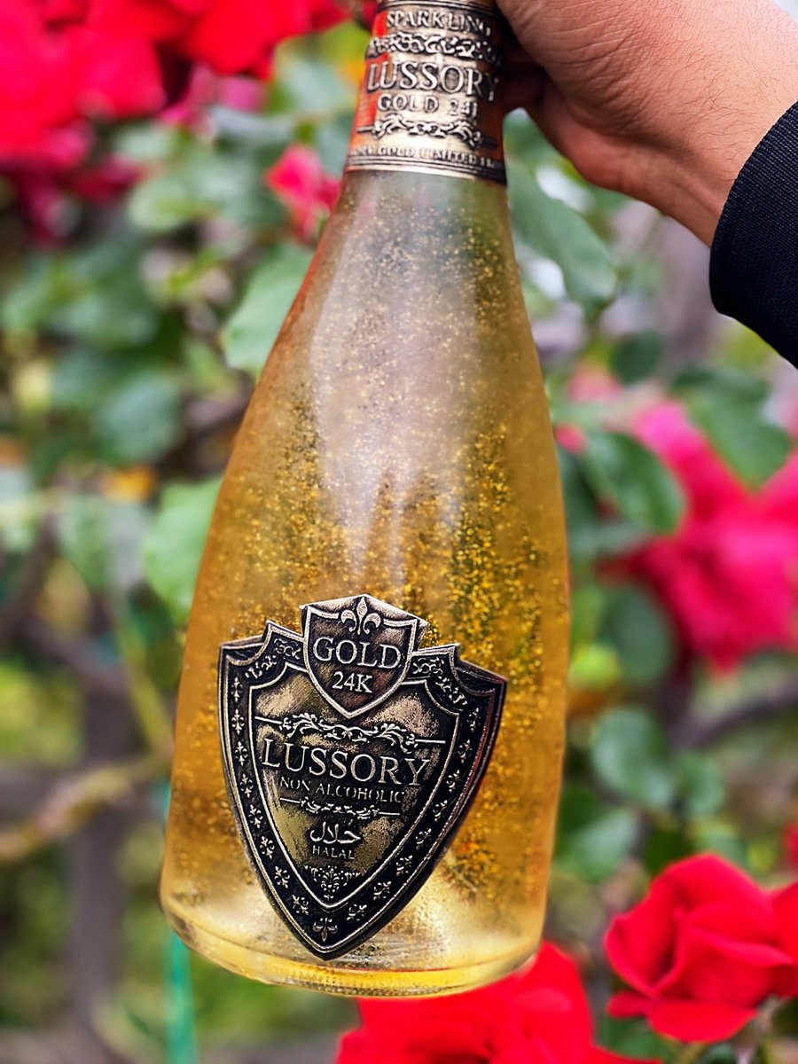 theOjosFoods's tweet photo. Just check out the gold bubbles dancing!
The Lussory Gold was made for the big occasion and for encouraging inclusiveness, but most importantly, it looks so pretty!
#theojosfoods #halalfood #halalrange #spanishfood #supportsmallbusiness #foodstagram #healthyfood #goodfood https://t.co/IqwqpwBu6a