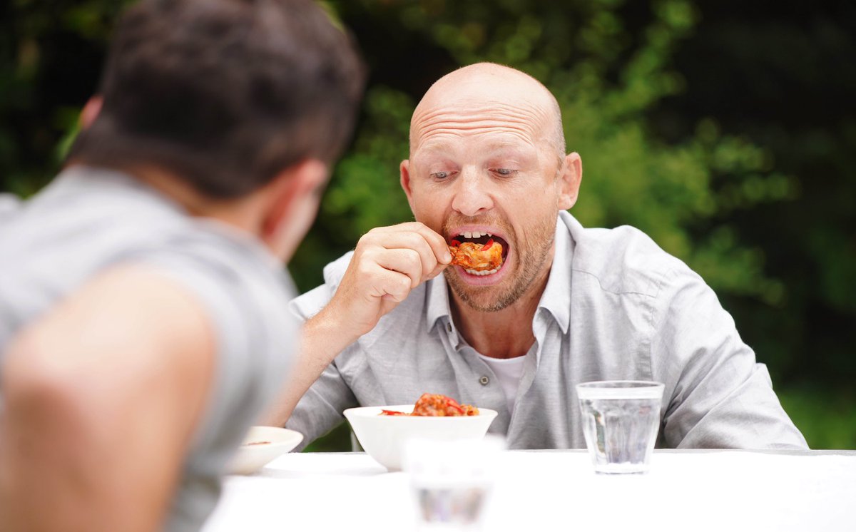 matt9dawson's tweet photo. Head over to @NOWSport to enjoy @FloLouw and myself going head-to-head in hot wing chaos with a Braai vs BBQ challenge to celebrate The Lions v The Boks #LionsOnNOW #StreamingonNOW https://t.co/AYRQoA5O6T