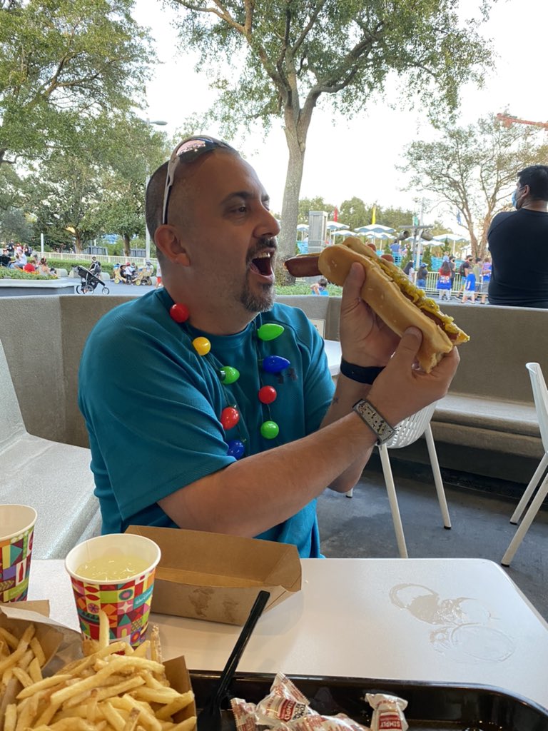 CoachEsteves's tweet photo. It’s National Hot Dog 🌭 Day.. How do you like your dogs?? #hotdog #hotdogday #CaseysJR #magickindom #ballpark #NationalHotDogDay #NOKetchup #kayem #oscarmayer https://t.co/OlTSIs0QGS