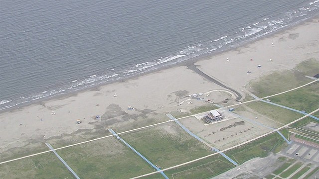 ライブドアニュース 捜索 大洗の海水浴場 サメ見つからず 安全が確認されるまで遊泳禁止に T Co Rkzmxrik3u 茨城県の大洗サンビーチ海水浴場で日 サーファーの男性がおよそ21針を縫うけがをしていて サメに襲われた可能性が指摘されていた