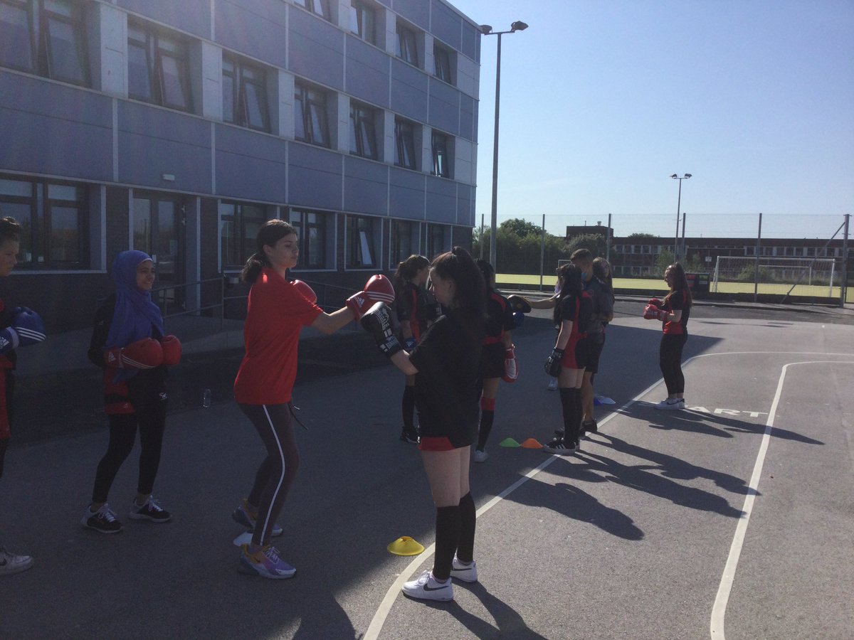 UnityEnglish's tweet image. This week our year 10 @UnityBlackpool girls had their final boxing session. Huge thank you to Jamie @BFCCT_ for giving up his time. The girls said the sessions “were great fun, a huge stress release and helped them improve their positive behaviour.” 🥊