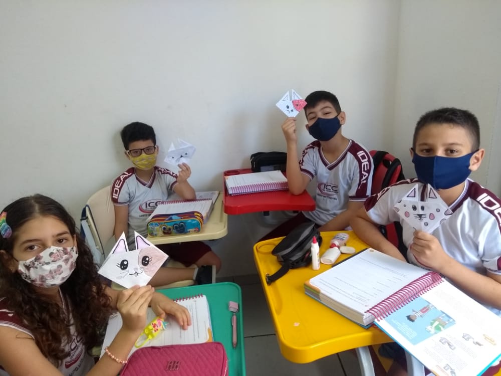 ideal_curso's tweet photo. A partir do gênero textual instrucional , os alunos construíram brinquedos, dobraduras, origami, utilizando a cultura maker e  compreendendo as especificidades e utilidades do texto no dia a dia. Junte-se a nós. Seja Ideal você também!!!
#generotextual 
#ICC 
#idealicc https://t.co/Ja8qG0DnKu