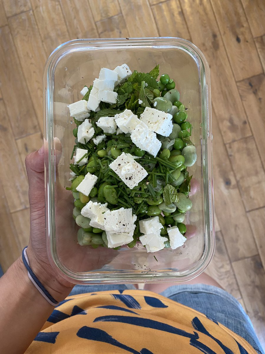 HelloFittyLDN's tweet image. Anyone else loving summer salads right now? This is edamame, pea, broad bean, feta, squeeze of lime and dash of olive oil with mint and chives
