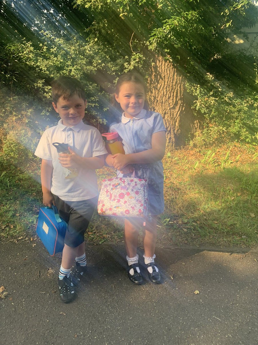 Roannelaura1's tweet photo. Ariana’s first day and Georgie’s first day - and now last 😢❤️❤️@WimboldsleyCPS @TeamHazel2020 @MissCfromHC https://t.co/qLERz0pW8r