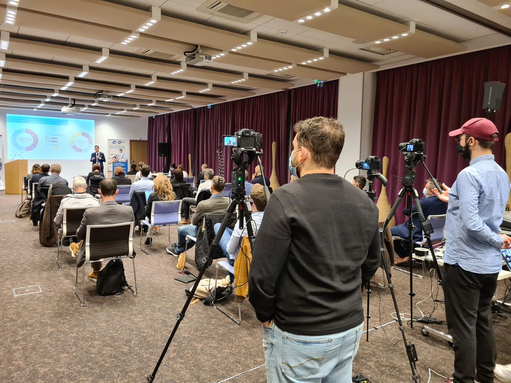 AaZFilms's tweet photo. Nous avons assuré avec A à Z Films la captation et la retransmission des 11 étapes organisées dans plusieurs grandes villes de France par CERQUAL pour présenter la RE2020.
RDV à Paris en septembre pour le 12e et dernier live ;) https://t.co/qguVbOowj7