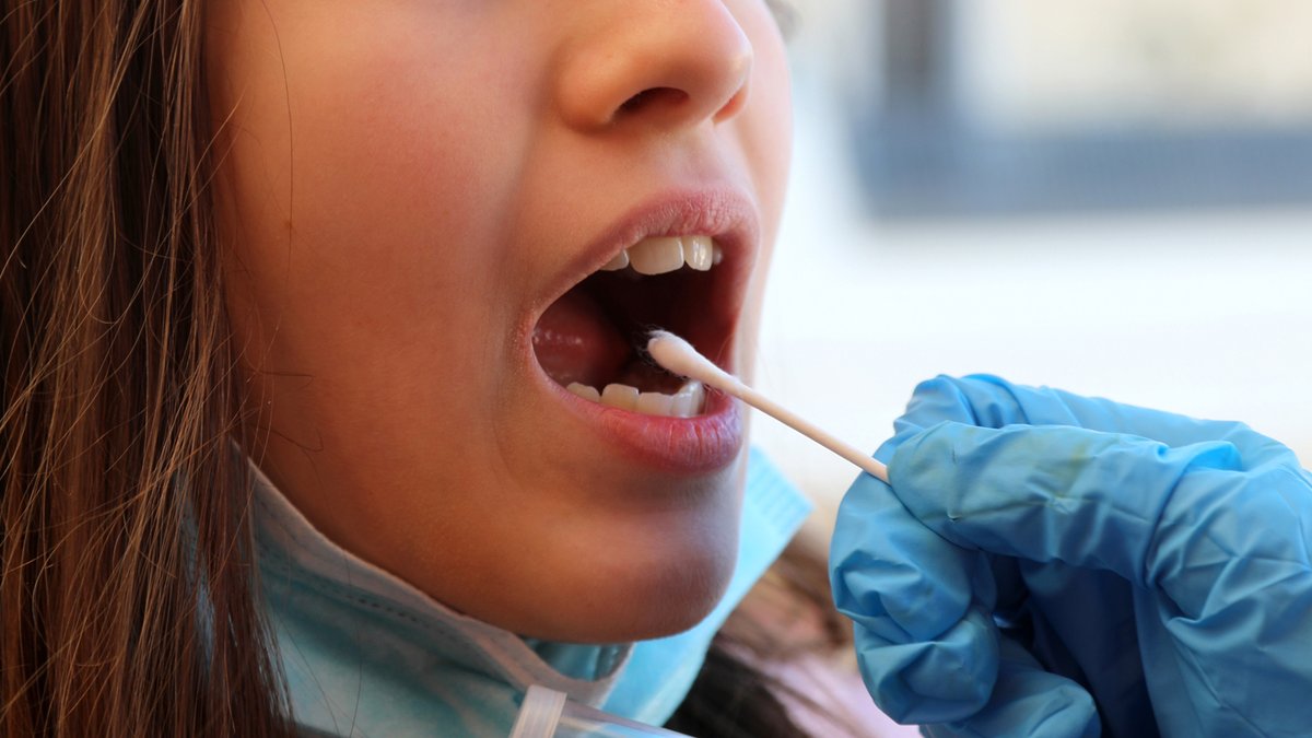 Den positiva trenden håller i sig i länet. I veckans lägesbild uppges ingen vara sjuk på länets äldreboenden, och antalet sjukhusvårdade med covid-19 är ett fåtal. Hela lägesbilden hittar du här: lansstyrelsen.se/jonkoping/samh…