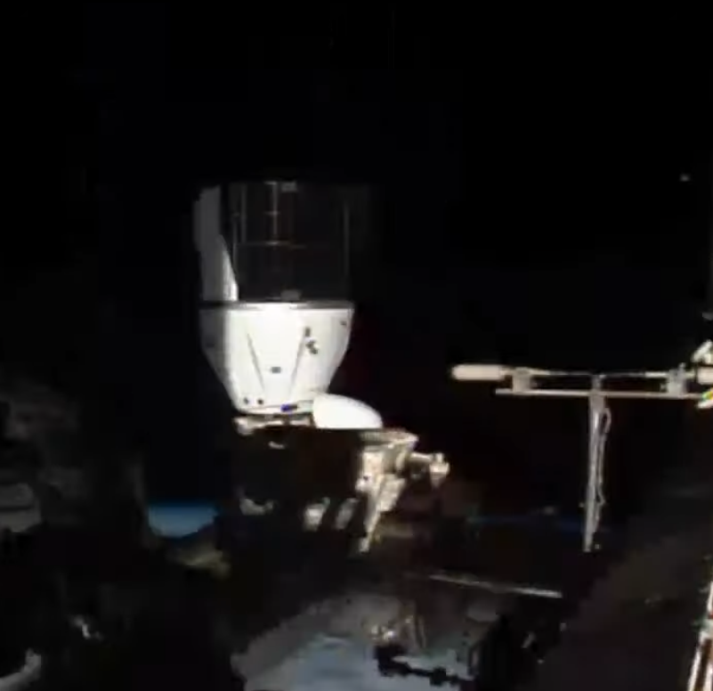 RT @gubatron: Docking complete
#SpaceX #Dragon #ISS https://t.co/JyExeghQ26