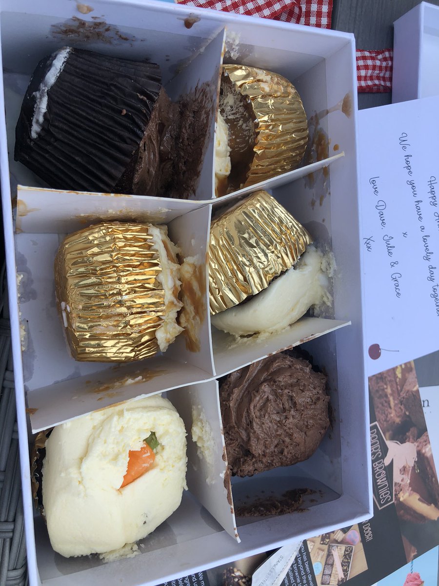 katiejoymacphee's tweet photo. @Rachaelskitchen just got delivered some cupcakes as a gift but wouldn’t say they look that appealing.... bad delivery. https://t.co/1KKncWk5IB