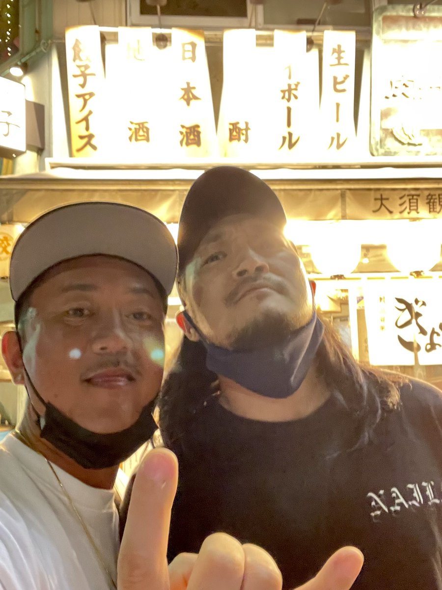 itotakayuki_ss's tweet photo. Live帰りにちょいと一杯のつもりが楽しすぎて終電を逃し、カミさんにLINEで丁重に迎え頼んだけど鬼の既読スルー。
今度はカッちゃんの家に押しかけて泊まろう。うんそうしよう🍻
#デスメタルの時間
#infernalrevulsion
#palm
#splitsecond_mag
#publicmenace https://t.co/2Mjsqr8Ebl