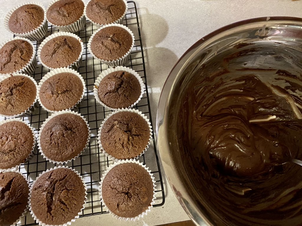 Dean_Machine_'s tweet photo. Probs should’ve made more icing.
#NightBaking https://t.co/6sw1meKD5M