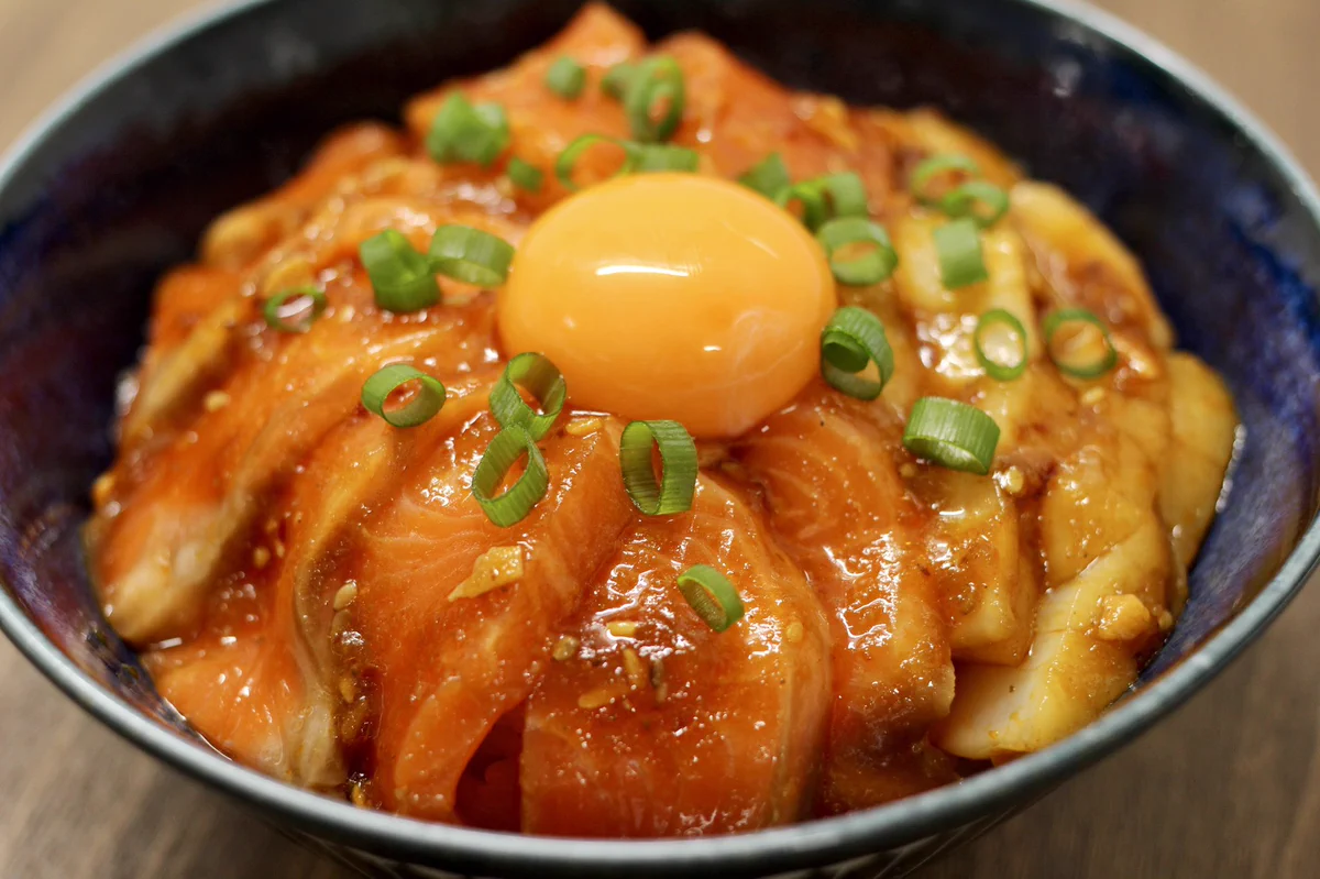 使う調味料はたった2つ？！簡単&お手軽「漬け丼」レシピ！