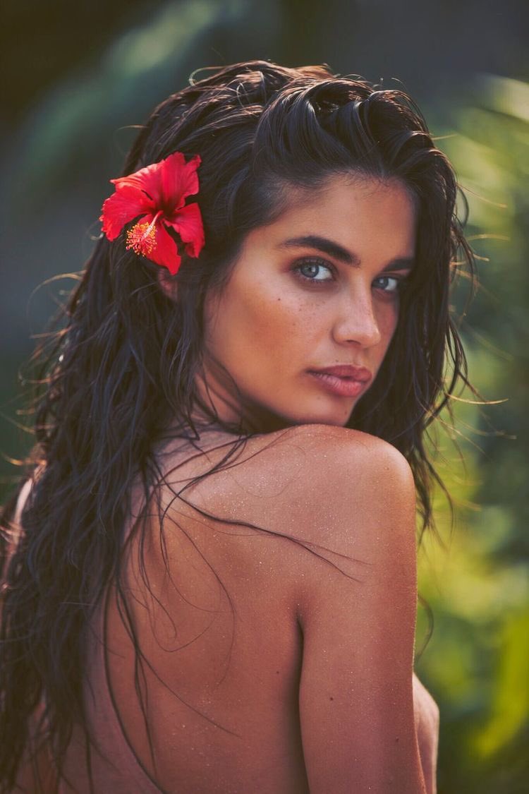 Happy birthday Sara Sampaio    she turned 30 today 