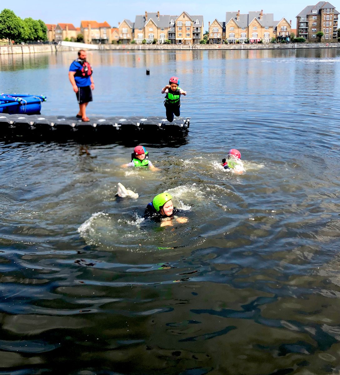 Medway Plus is now on Twitter!  To celebrate, here's a few photos from our fantastic Build a Raft day from a couple of weeks ago.  @ChathamMaritime @Interreg2Seas #LutonPrimary #PhoenixJunior