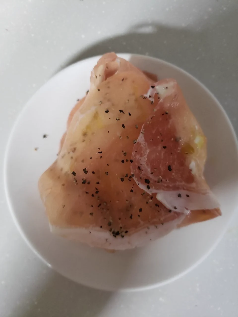 夜、これも食べました✨
#じゅん痩せるずぼら飯
のこちらを作った❗オイコス家に無かったからパルテノ無糖で。
ヨーグルトがクリームチーズみたいですごく美味しかった😋🍴💕  