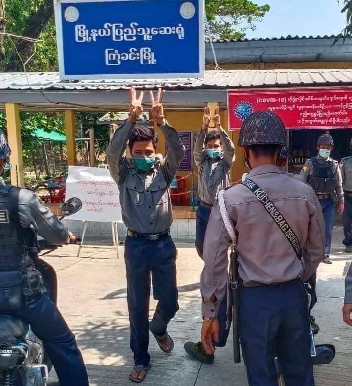 2 brothers police officers from KyanKhin,were abducted &amp; sentenced to 1 year imprisonment for anti-regime activities,are now ailing in prison &amp; aren’t allowed to meet with their mother. JUNTA USES COVID AS WEAPONS #WhatsHappeningInMyanmar #July21Coup