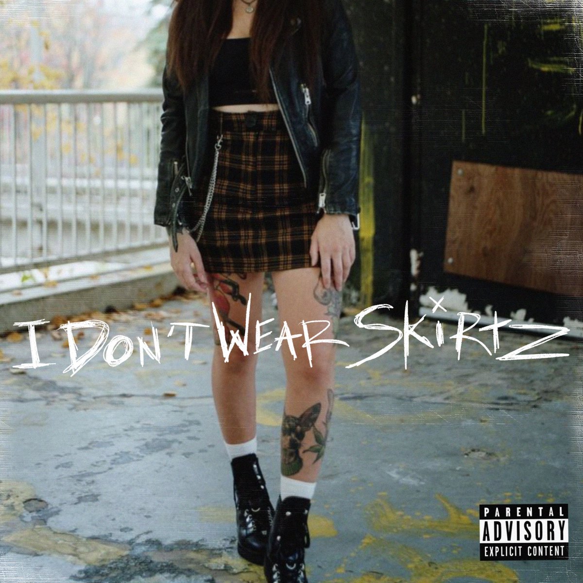 Happy Wednesday! <a href="/chiarayoung/">Chiara Young</a>'s new single ‘I Don’t Wear Skirts’ is OUT NOW on GC Records! Click the link to stream it now and add to your fav playlist🤘🏻
goldencarrot.lnk.to/IDontWearSkirts