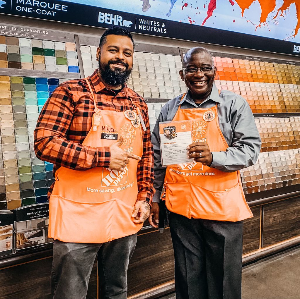 MiguelFuentesTX's tweet photo. This gentleman right here absolutely lives and breathes the core value of Excellent Customer Service! Both internal and external, consistent feedback and visual engagement! S/O Kelvin Lynch SM of Longview, TX!
#TheHomeDepot #LongviewTexas #D282 https://t.co/ylORTNZTzo