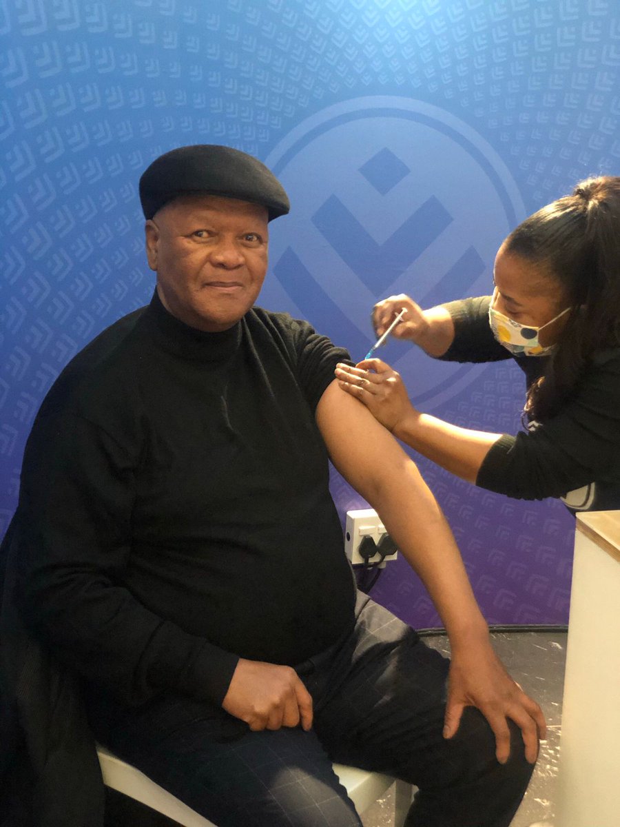 JackSloane12's tweet photo. Where is his mask!? RT @Discovery_SA: Great to see @radebe_jeff at Discovery HQ getting his vaccination. 

Have you gotten your vaccination at one of our Discovery sites? Tag us and use #IGotMyVaccine and we’ll share your moment. 

#VaccineRolloutSA https://t.co/Jv21wB76ge