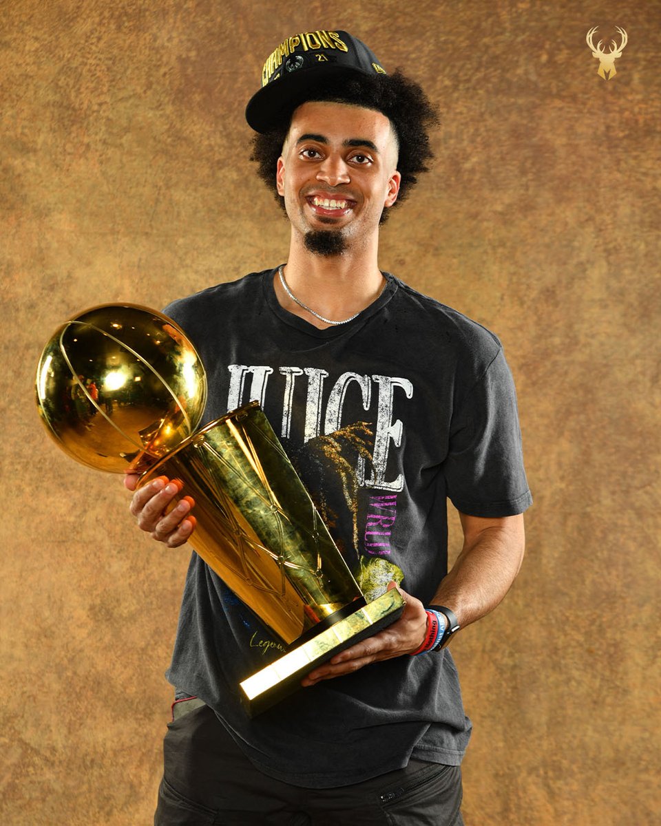 IgboHistoFacts's tweet photo. Celebrating Igbo in Diaspora.

Jordan Ifeanyi Nwora is an NBA Champion!

Ifeanyi, today becomes the first Nigerian player ever to win an NBA title with Milwaukee Bucks.

Let's Celebrate him 🏀 https://t.co/jRkWjxV7OR