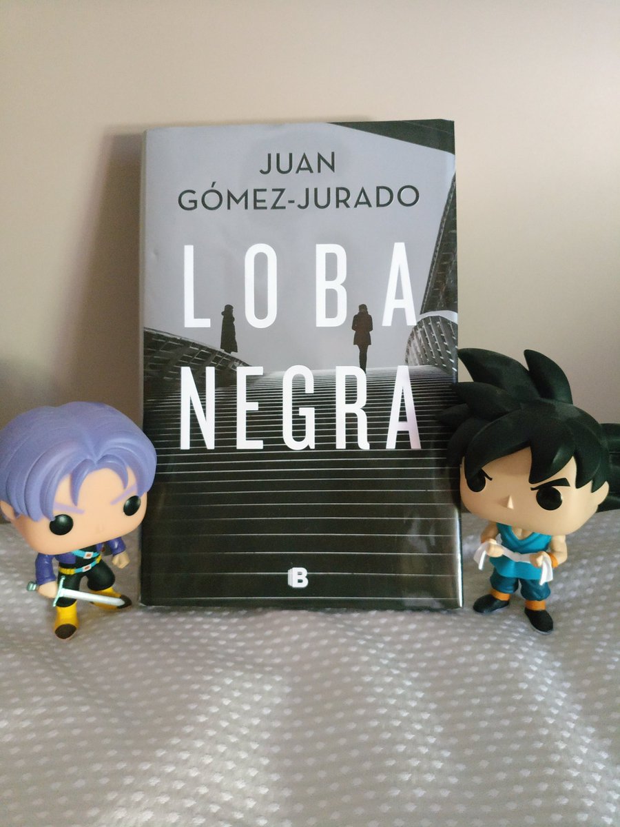 Loba Negra, la segunda entrega de Antonia Scott y Jon sigue siendo igual de adictiva que Reina Roja. Nuevo caso por resolver y muchas incógnitas por descifrar en una trama y subtrama que sorprende al lector y demuestra el talento de Juan Gómez-Jurado.
#lobanegra <a href="/JuanGomezJurado/">Juan Gómez-Jurado</a>