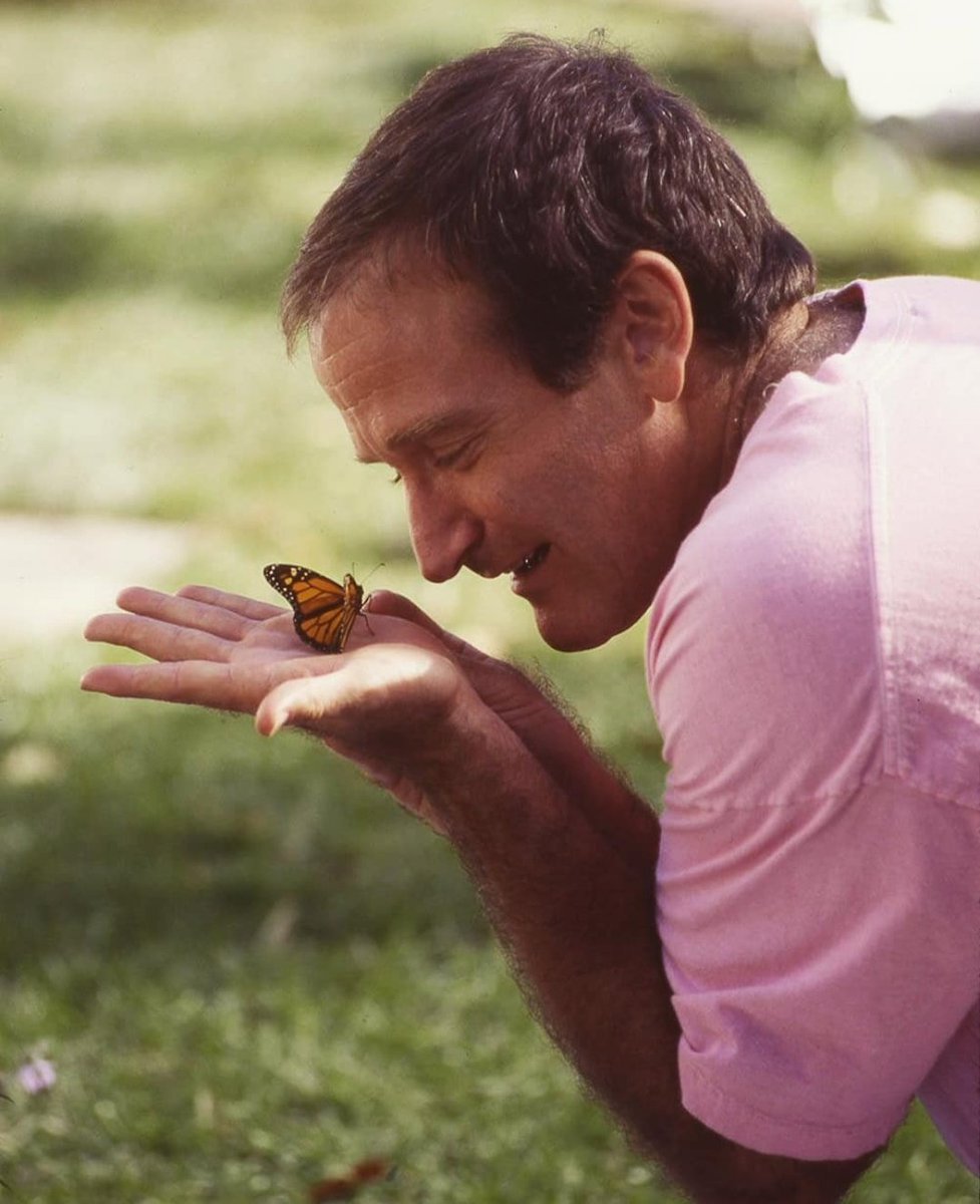 "Ti viene data solo una piccola scintilla di follia. 
Non devi perderla." 
Buon compleanno #RobinWilliams 🦋 
#dallastessaparte