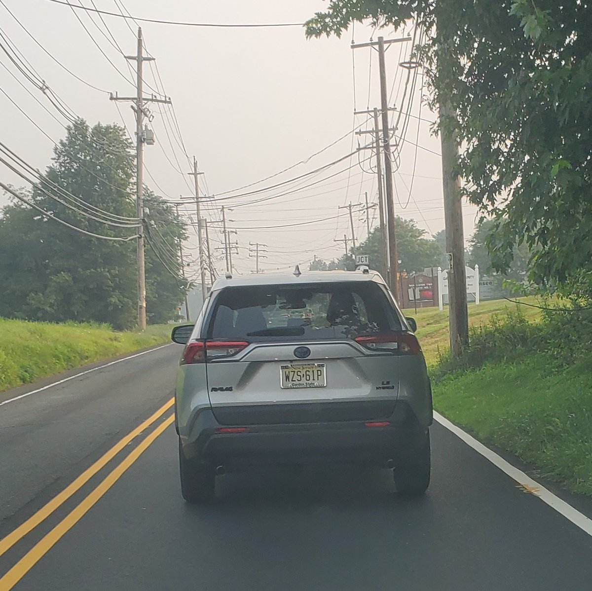 djrazorgirl's tweet image. This idiot doesn't use turning signals, slows to a crawl 500ft from stop lights w/ no traffic, travels 5 under the speed limit, and crosses over the line on bends in the road. #menacetosociety #baddriving #njdrivers