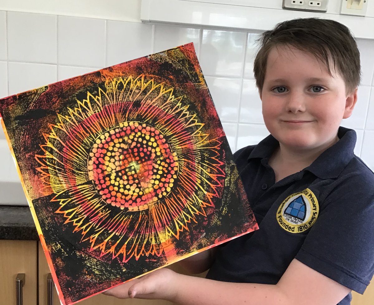 cfarrantart's tweet photo. It's a sunny day in Exeter!!! ☀️🌻☀️ @BCPSchool #Art  #ArtsEd #artseducation https://t.co/iVlrEi5zSx
