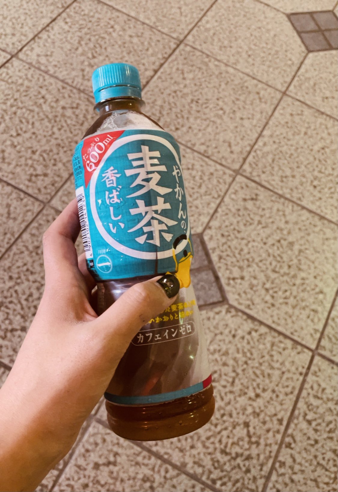 長月あずき たまに思うんだけど 自販機に常温の飲み物って無いのかな て キンキンだとお腹冷えるのよ やなのよ 水でいいからさ T Co W05msitk6z Twitter
