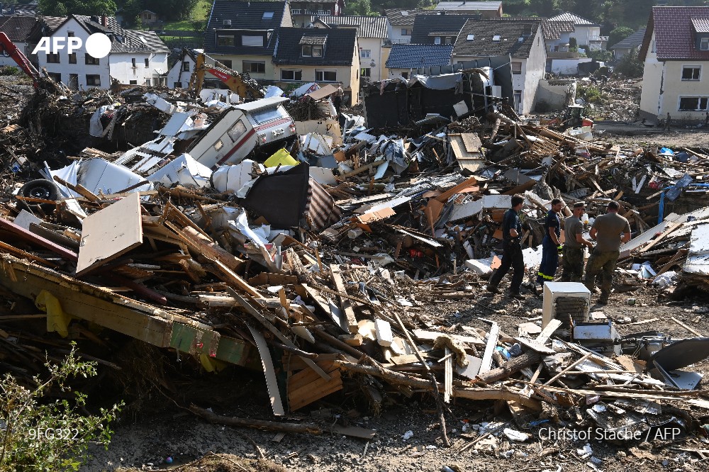 afpfr's tweet image. Les inondations catastrophiques de la semaine dernière dans l'ouest de l'Allemagne coûteront jusqu'à 5 milliards d’euros aux assureurs, a indiqué mercredi la fédération allemande du secteur #AFP