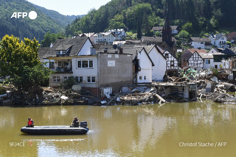 afpfr's tweet image. Les inondations catastrophiques de la semaine dernière dans l'ouest de l'Allemagne coûteront jusqu'à 5 milliards d’euros aux assureurs, a indiqué mercredi la fédération allemande du secteur #AFP
