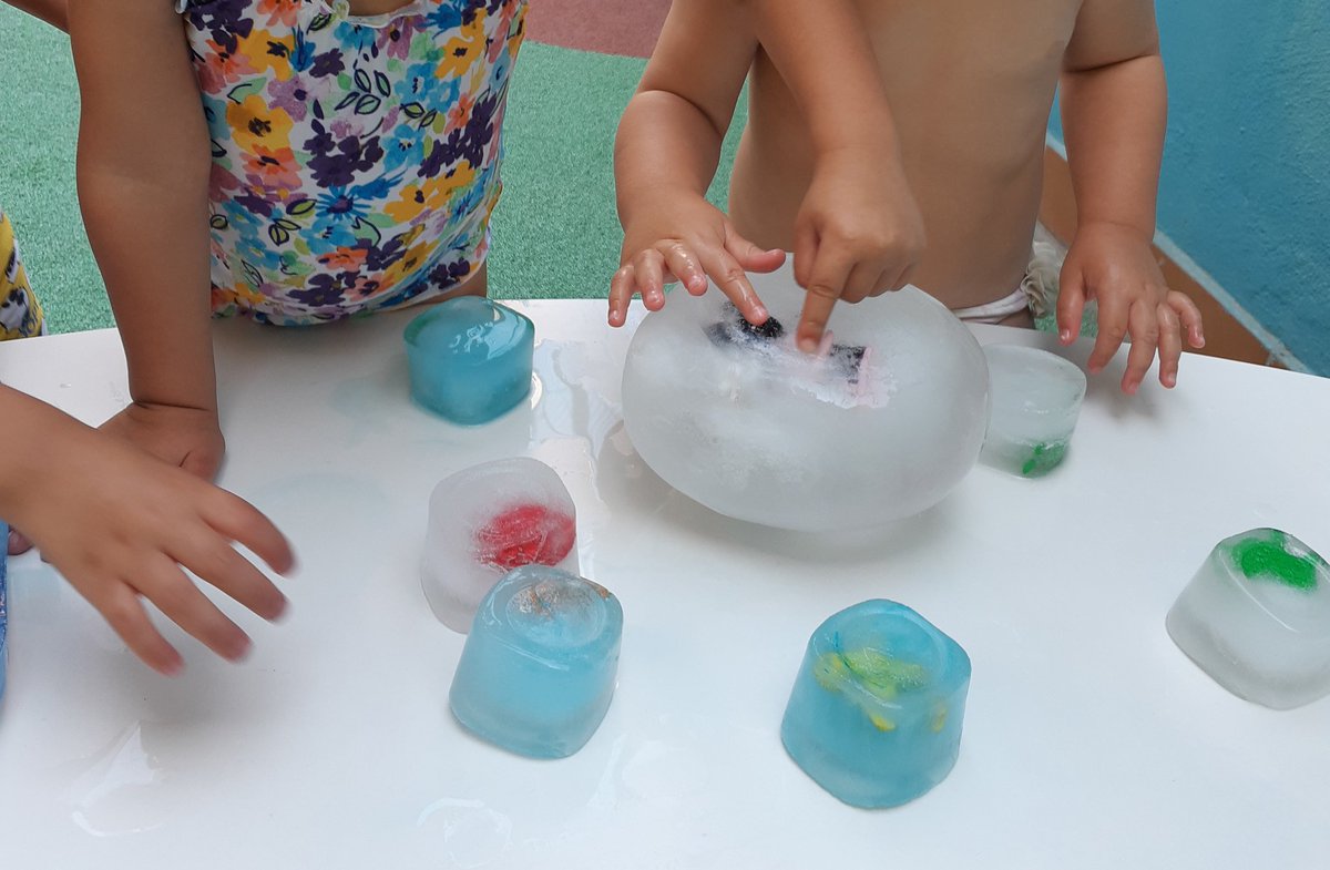 Margiss4's tweet photo. Experimentem i gaudim amb gel!!
#unmónpledesensacions
#creativitatimaginació
#ampliemvocabulari
#Aprenemjugant 
#JEStGervasi https://t.co/K6qDl2DclZ