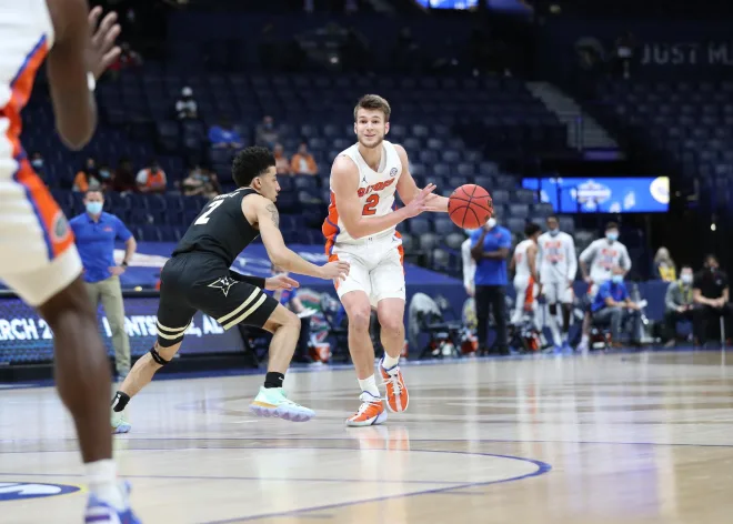 #Gators forward Samson Ruzhentsev is no longer with the program after inking a professional contract.

Details: florida.rivals.com/news/gators-fo…