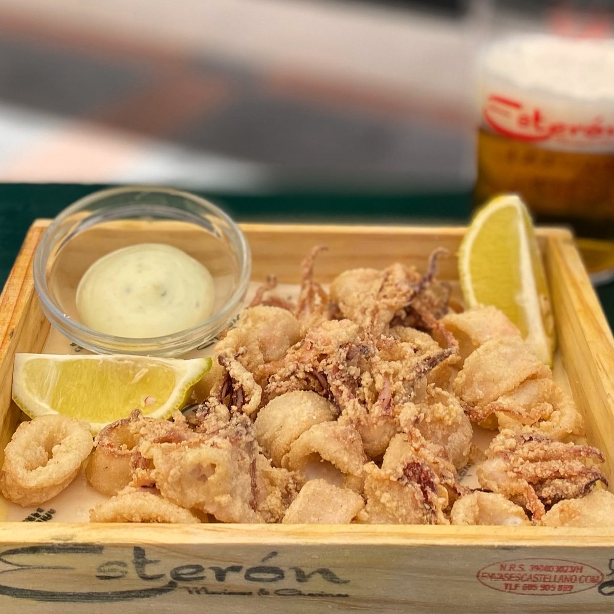 Plato de Chipirón frito... 😋😋😋 Ven a probarlos en Esterón Fuengirola, calle San Pancracio 3. Os esperamos! #chipirones #fuengirola #baresfuengirola #chipironfrito #esterön