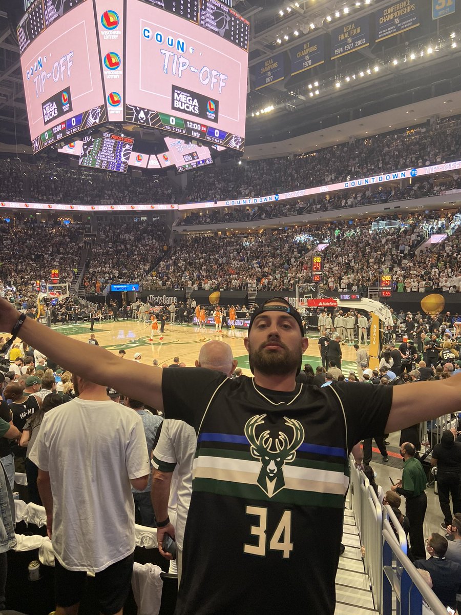 andyfox05's tweet photo. No words. What a moment. What a journey @Bucks fans. https://t.co/qQgD2yu3W2