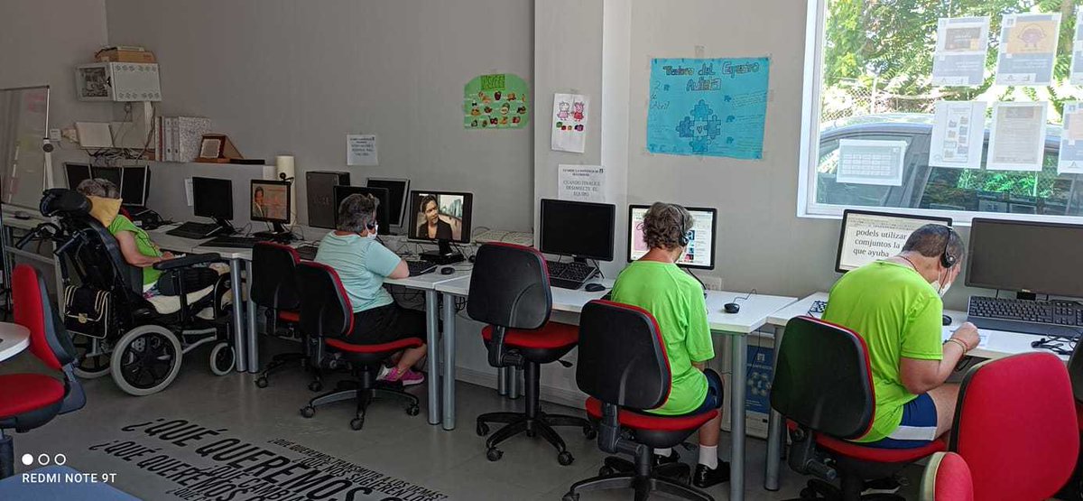 ♿️ #AlcaláSinBarreras | Enhorabuena a <a href="/CapiTejuela/">CapiTejuela Alcalá</a> #AlcalálaReal por la labor que realiza de entretenimiento y conexión a la era digital para las personas con discapacidad y dependencia, colaborando con la RGA 'Doctor Sánchez Cuenca' haciéndoles llegar las nuevas tecnologías.