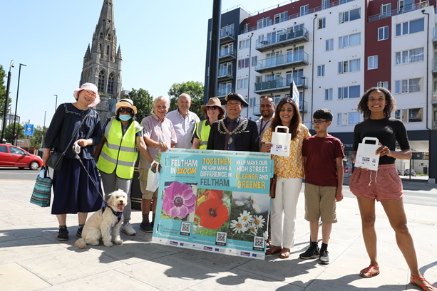 LBofHounslow's tweet photo. ICYMI: This week we gave away hundreds of free plants in #Feltham high street, in partnership with #felthaminbloom 💐
Thanks to the amazing volunteers helping to keep Hounslow Clean and Green!🌳
Find out how you can volunteer in Feltham👉https://t.co/dScrbPsvwi #ShopLocal https://t.co/iXozQZ7GDn