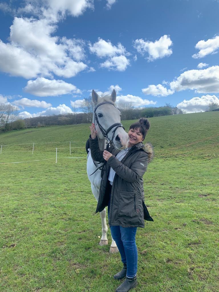 BERacingLtd's tweet photo. Thank you so much for this update on Northgate lad... "We are so thankful to have Vinnie, since we got him in Nov. Everyone loves him! He was 2nd in his first dressage competition. He is such a special sweet loving boy who loves life &amp; is definitely going to be with us for life!" https://t.co/VQnivmvml8