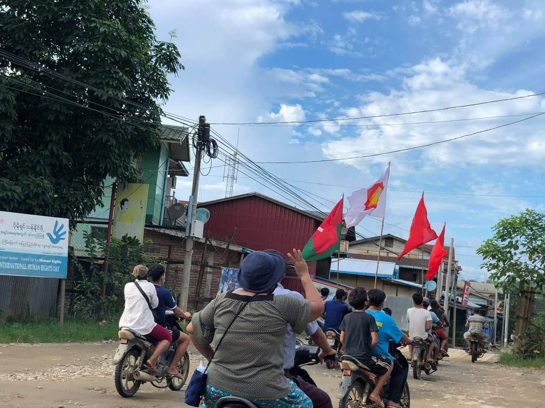This evening , local residents from #SeikMu ( Sai Taung ) village , HpaKant township , went on motorcycle strike to overthrow the military coup .
JUNTA USES COVID AS WEAPONS
#July21Coup #WhatsHappeningInMyanmar