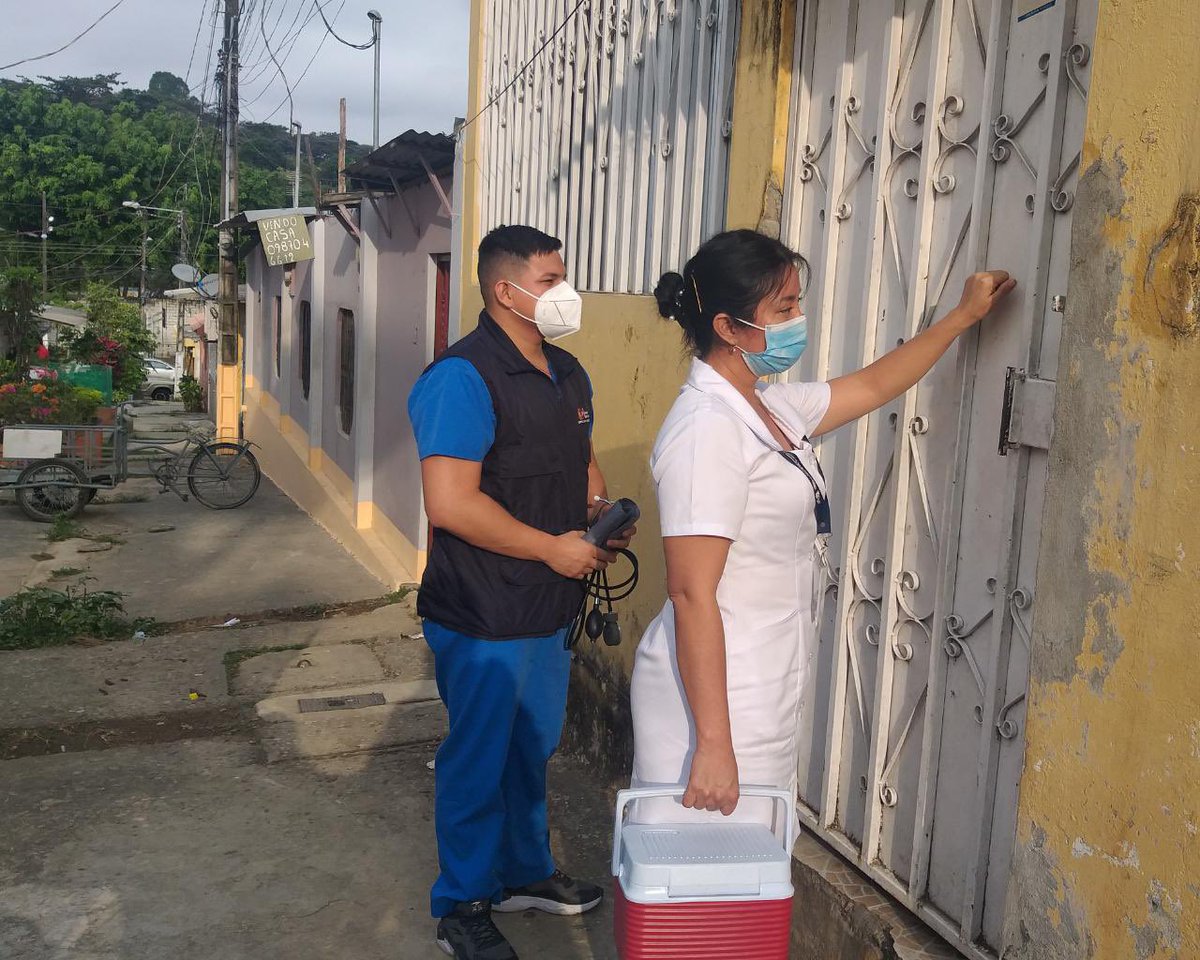 Salud_Guayas's tweet photo. Brigada Móvil de #PlanVacunación9100, realizó recorrido en los sectores de #MuchoLote, #Orquídeas, #VillaEspaña y #Geranios, para inmunizar con la #VacunaCOVID19 a pacientes prioritarios.

#JuntosLoLogramos https://t.co/kzDoM2rOZA