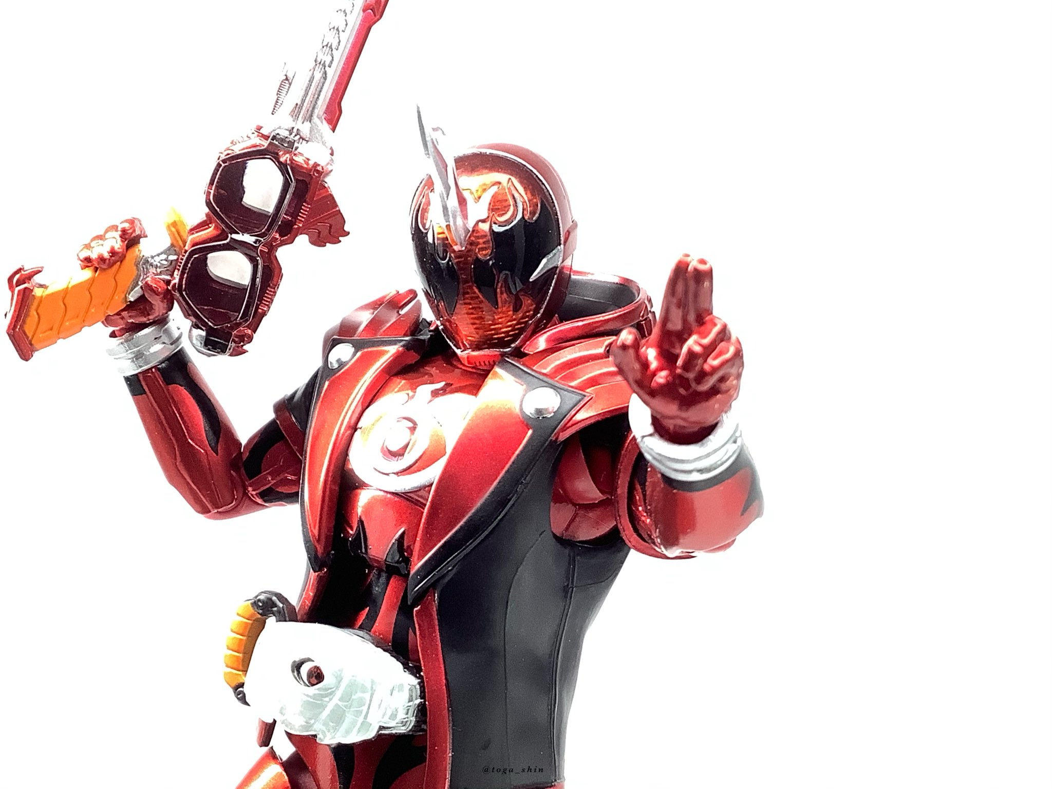 تويتر Toga Shin على تويتر 仮面ライダーゴースト 闘魂ブースト魂 スーパーヒーロー戦記 ではベーススーツが仮面ライダー セイバー スーパーヒーロー戦記に流用された サングラスラッシャーやダーウィンパーカーも流用されたけど遂にスーツまで 今までお疲れ様