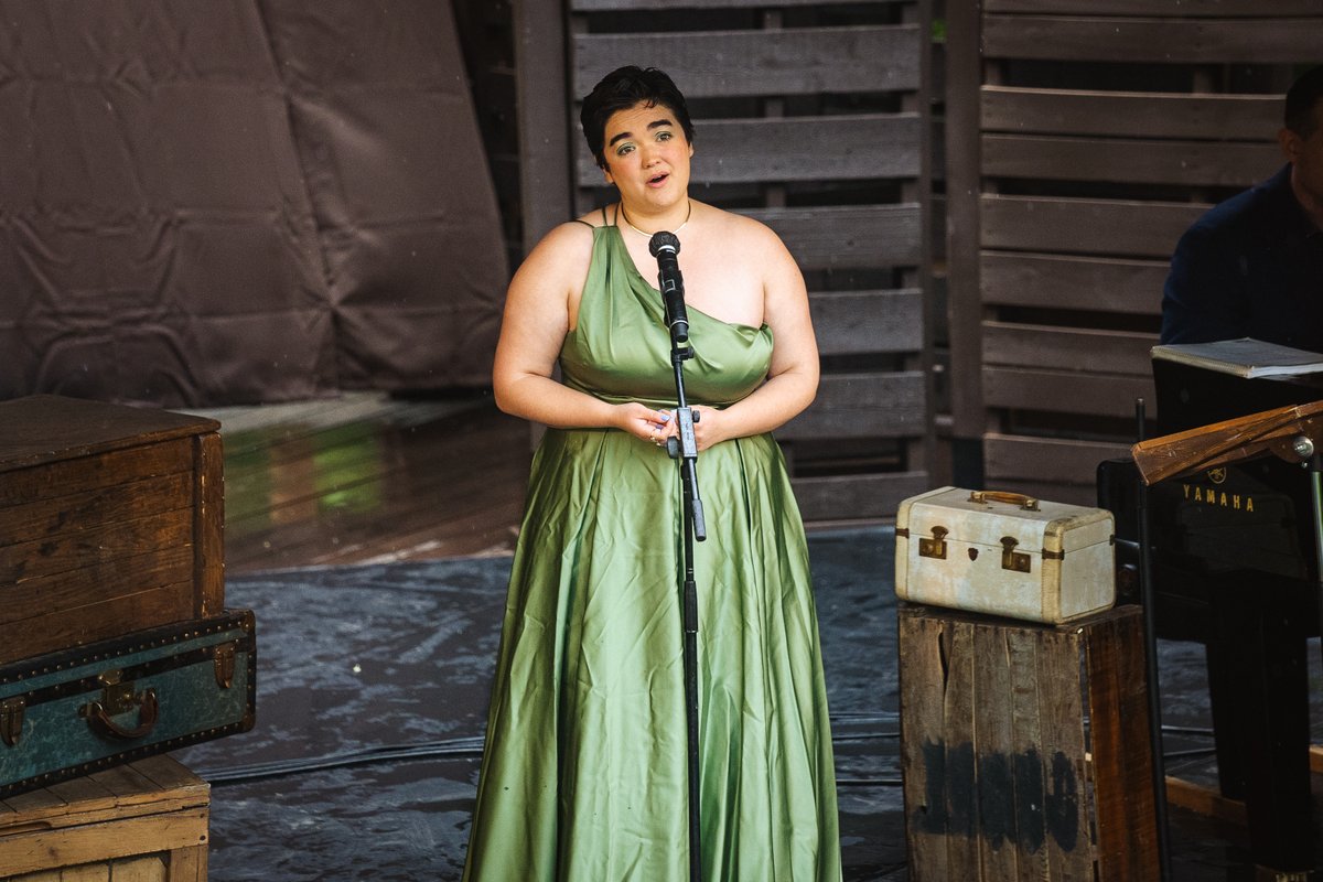 TapestryOpera's tweet image. Thank you High Park!🌳

A big thank you to @CanadianStage and our five incredible artists for a wonderful return to live public performances in a gorgeous venue. We had a blast performing Box Concerts at Dream in High Park!

📷Elana Emer

#BoxConcerts #csDream #DreaminHighPark